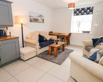 The Grooms House - Buxton - Living room