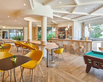 كلوب فاكونس بلو بلان سيد - إييار - بار