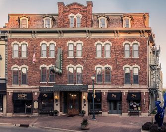 The Black Hawk Hotel - Cedar Falls - Gebäude