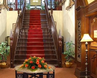 Welcomheritage Kasmanda Palace - Mussoorie - Cầu thang
