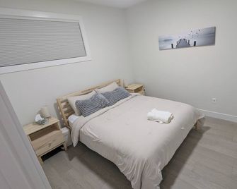 Greystone Retreat - Walk to River & Downtown - Cochrane