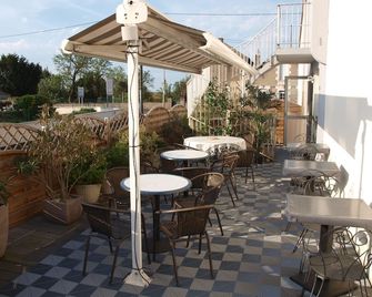 Confort Hôtel Thouars - Thouars - Balcon