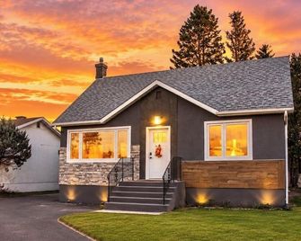 Upscale 4 bedroom with 5 beds - Thunder Bay - Building