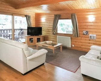 Perfectly set in Kenwick Woods, an idyllic peaceful retreat. - Louth - Salon