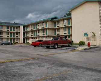 Bama Inn - Huntsville - Building