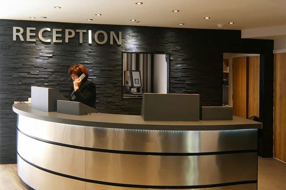 Damons Hotel thumbnail 3