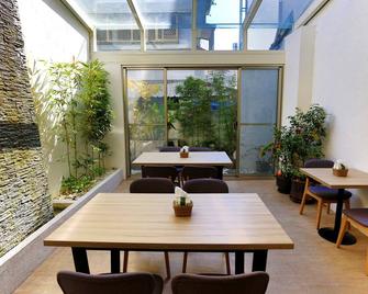 Station 100 Meter B&b - Hualien City - Patio