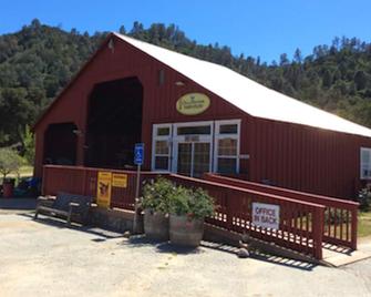 Charming Cottage on 1,000 Acre Working Ranch - Only 10 miles from Pinnacles - Paicines - Building