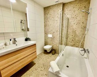 Oneluxstay Near Fashion District - Antwerp - Kamar Mandi
