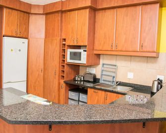 Sea View Holiday Flat - 16 La Luce Margate - Margate - Cucina