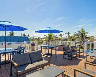 Privacy & Space Lockoff Units 4/5 Beach Club at Anna Maria Island, by RVA - Bradenton Beach - Патіо