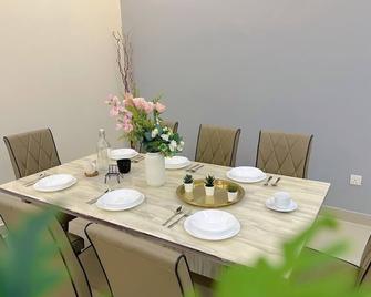Jpp Homestay - Johor Bahru - Comedor