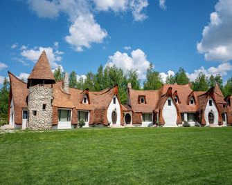 Castelul de Lut - Eco Boutique Guesthouse - Porumbacu de Sus