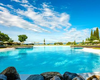 Parc Hotel Germano Suites - ברדולינו - בריכה