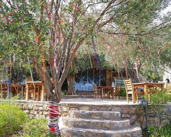 Zephyros Hotel - Mesudiye - Patio