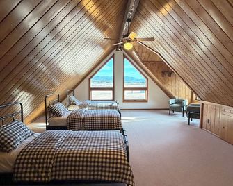 43-Acre Working Farm - 5br, Sleeps 11 - Collegiate Peaks Views - Cheese Creamery - Buena Vista