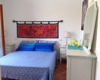 Sardinia Pittulongu holiday house sea view. - Pittulongu - Спальня