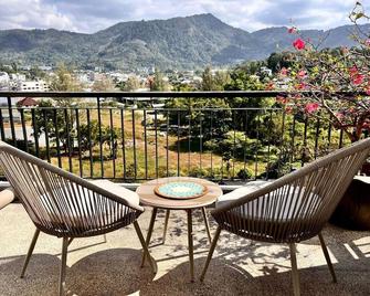 Stylish penthouse with panoramic views at Icon Park - Kamala - Balcón