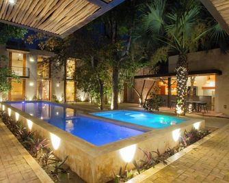 Hotel Boutique Alma Peregrina - Valladolid - Havuz