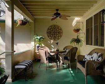Kahili Suite - Historic charm meets Luxury - Wailuku - Patio
