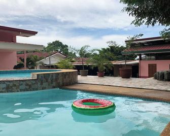 Havendwell Garden Resort - Mambajao - Pool