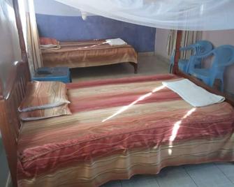 Falish Hotels - Mwingi - Habitación