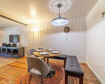 Fab Modern Mountain Retreat by Canyon Lodge 329 - Mammoth Lakes - Comedor