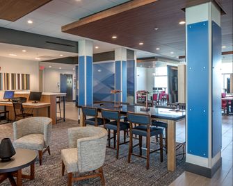 Holiday Inn Express & Suites West Omaha - Elkhorn By IHG - Elkhorn - Edificio