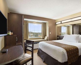 Microtel Inn & Suites by Wyndham Cambridge - Cambridge - Bedroom