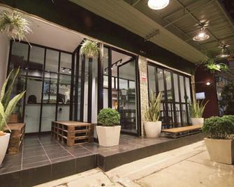 Mint Hostel - Bangkok - Building