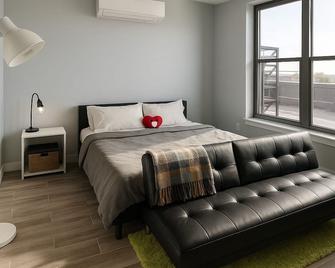 Luxury 2-Story Penthouse in Brooklyn with Balcony and Private Deck - Brooklyn