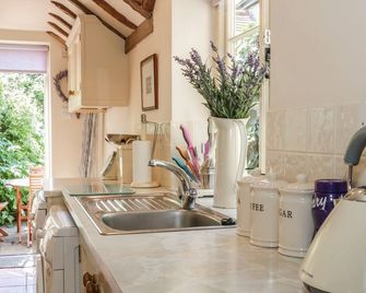 Garden Cottage - Ludlow - Kitchen