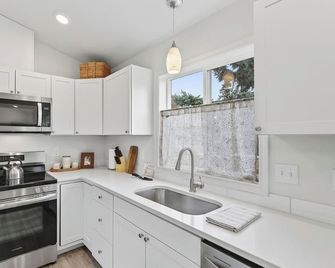 'Kalama Calm' - new, tranquil 2-bedroom house in vibrant Kalama, Washington - Kalama - Cocina
