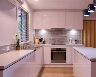 Periwinkles - Two Kitchens, Two Bathrooms, Family And Pet Friendly! - Second Valley - Cocina