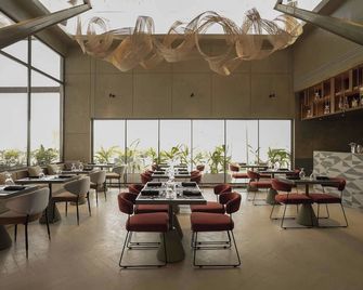 SeSaya Poshtel & Bistro - Colombo's Newest and Finest Poshtel Dorms and Rooms - קולומבו - מסעדה