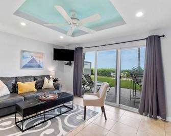 Oceanfront Bliss - The Beach on Longboat Key #106 Resort by RVA - Longboat Key - Wohnzimmer