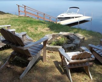 Lakefront Home With All The Ammenities For A Relaxing Getaway! - Unity - Patio