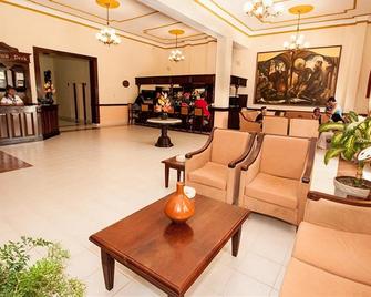 Islazul Royalton - Bayamo - Lobby