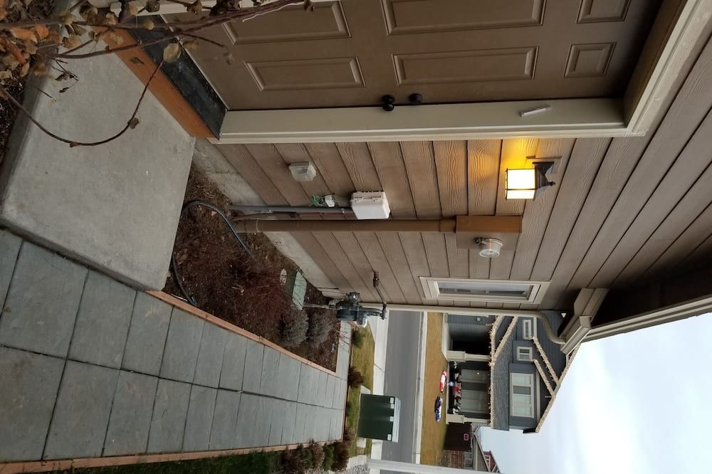 Country style elegance--Harvest House apt now with full kitchen - Sunnyside
