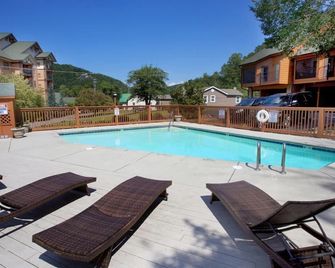 Downtown Townhome Only A 10 Minute Walk To Downtown, Featuring 3 Br 3bth - Gatlinburg - Pool