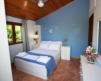 Family-Friendly Villa At The Beachfront - Agios Andreas - Habitación