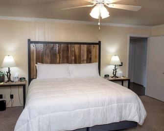 2 Bedroom Apartment overlooks WCU and Cullowhee NC - Smoke and Pet free - Sylva - Bedroom