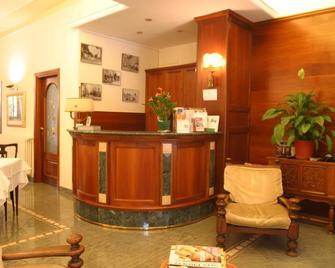 Hotel Pescetto - Albenga - Front desk