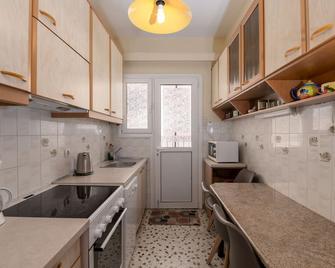 Alimos Marina Sunnyhub - Athens - Kitchen