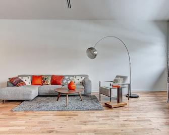 Modern Suites In Ndg - Montreal - Living room