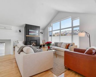 Initial - Chalet Familia Sense - Mont-Sainte-Anne - Saint-Ferreol-les-Neiges - Salon