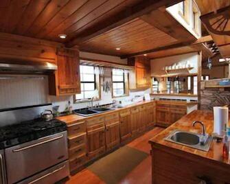 Big Bend Lodging At Ten Bits Ranch Room #5 - Terlingua - Kitchen
