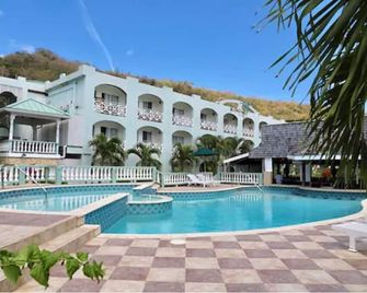 칼리가노 비치 리조트 - 세인트 조지 - 수영장