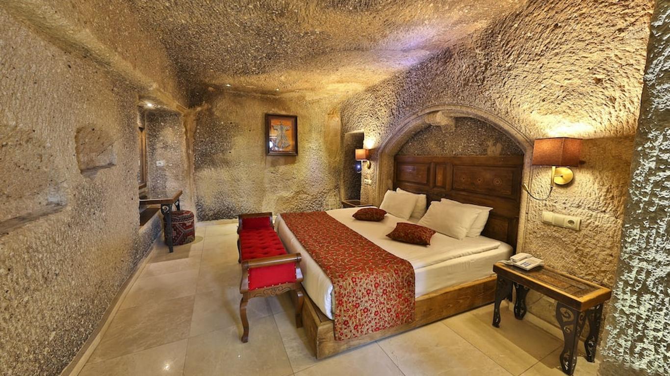 Divan Cave House