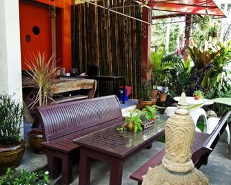 Moon Travel Hostel - Ko Pha Ngan - Patio